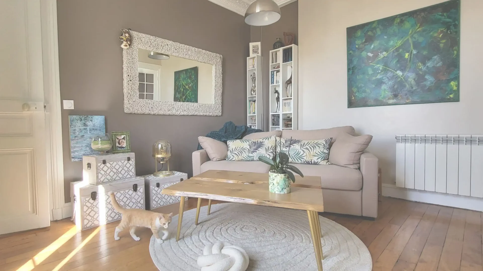 Séjour rénové et aménagé par ADS Intérieur, alliant agencement fonctionnel et décoration chaleureuse.